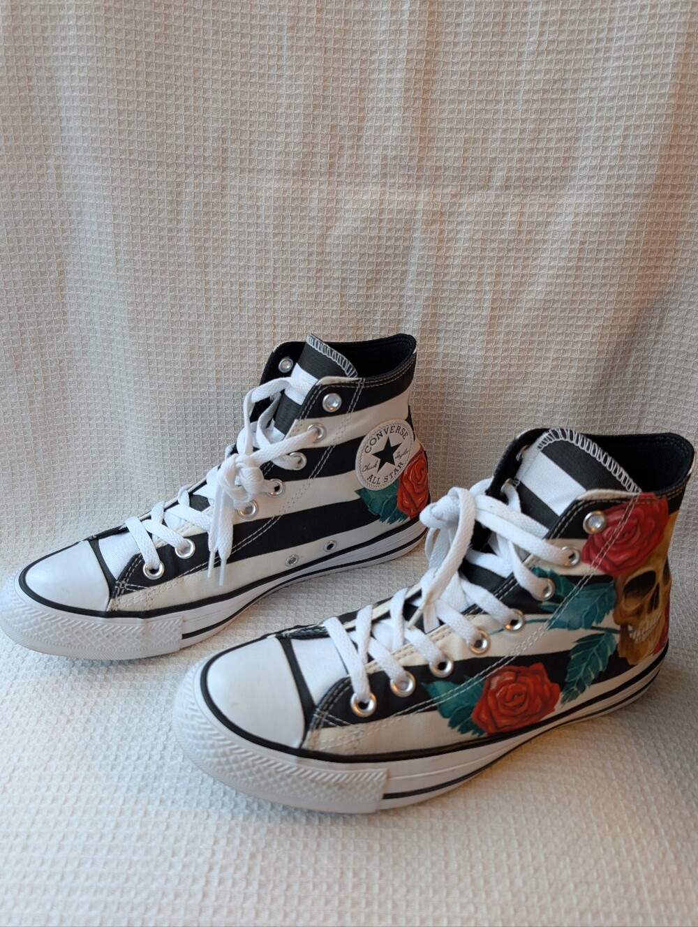 Converse Chuck Taylor All Star Skull Roses High Tops W9 M7 165821C